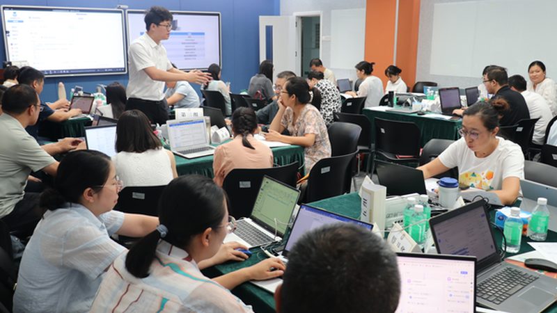 叉车证查询官网入口：揭秘叉车证查询全流程