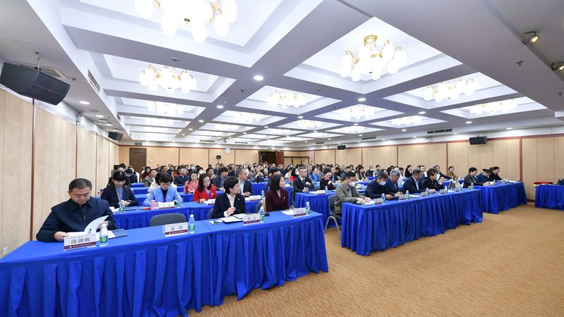 全日制与非全日制：成人教育课程设置的差异化考量**
