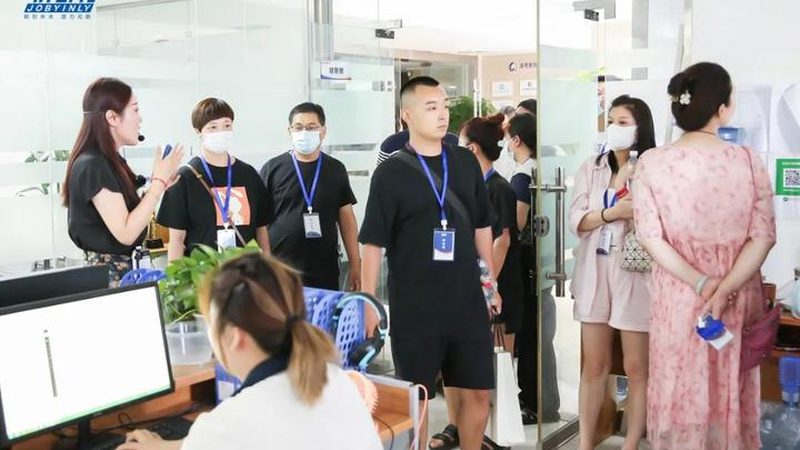 优质的内容是吸引和留住用户的关键。在课程内容上，应注重以下几点：