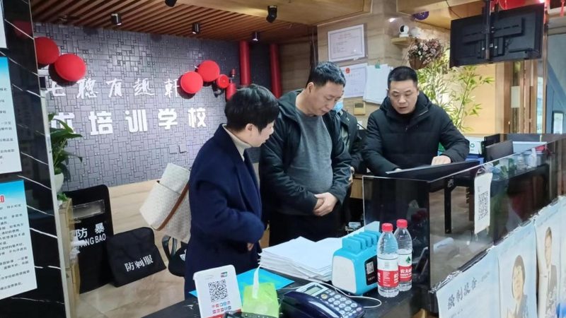 高压电工证培训费用包含教材吗