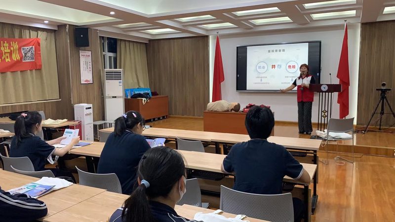 在对比会计网课平台的通过率时，可以从以下几个方面进行：